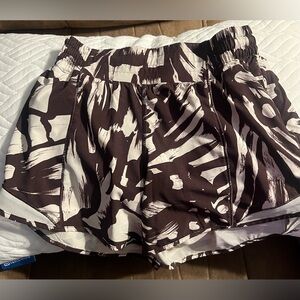 Lululemon Hotty Hot High-Rise Lined Short 4"
 Espresso Bone Size 4